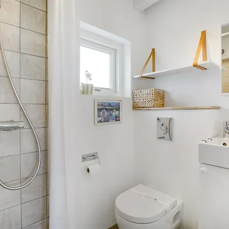 Ortwin - 300m From The Sea By Interhome